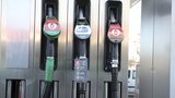 Ceny benzinu a nafty v Česku letí nahoru. Víme, kde šoféři ušetří