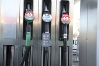 Dobrá zpráva pro řidiče: Nafta v Česku „spadla“  pod 32 korun, zlevňuje i benzin