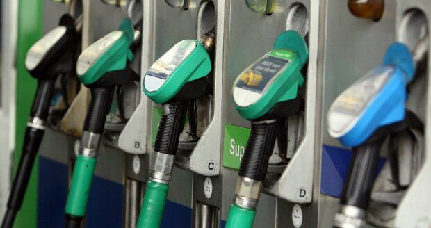 Ceny paliv v Česku vyskočily za jediný týden o tři koruny. A porostou dál, varují experti