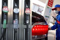 Ceny pohonných hmot v Česku dál padají. Benzin se dá koupit za 23 korun