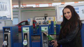 Ceny pohonných hmot zlevňují, nejlevněji natankujete v Moravskoslezském kraji