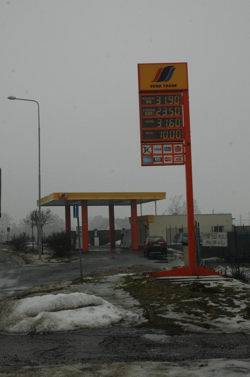 Tato čerpací stanice na kraji Mohelnice má v širokém okolí nejnižší ceny, ale dostala od ČOI jednu z nejvyšších pokut