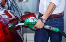 Benzin i nafta zlevňují: Jsou nejlevnější za tři měsíce