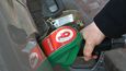 Ceny pohonných hmot jsou v Česku nejvyšší za poslední rok.