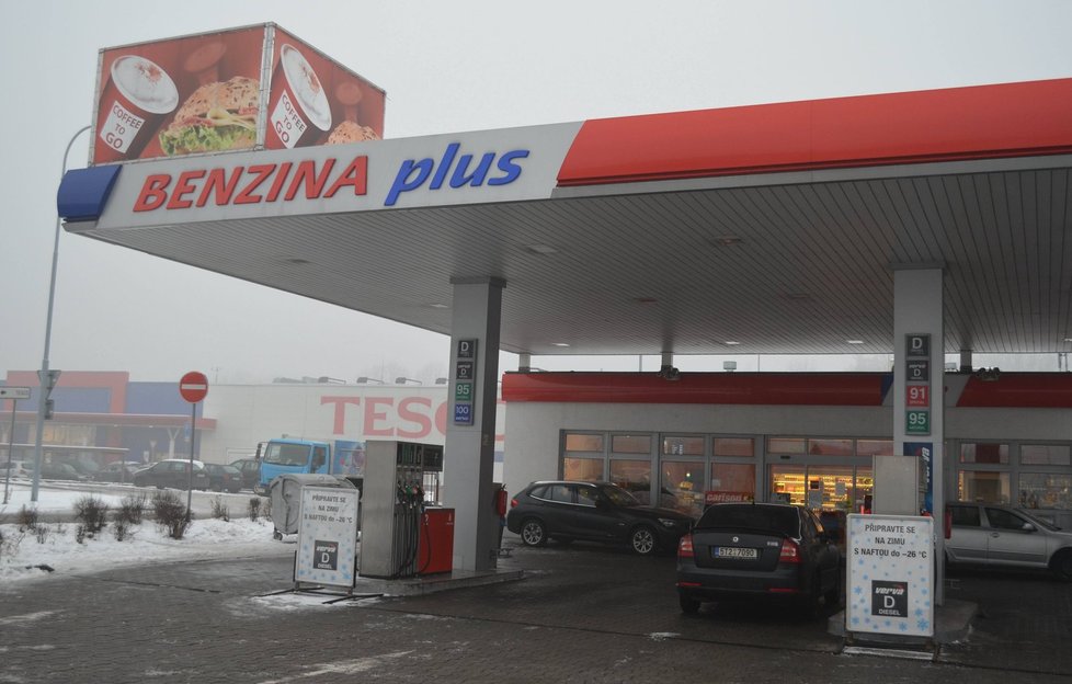 Na této čerpací stanici Benzina v Karviné-Ráji byl už podruhé zastřelen muž, který nožem přepadl pumpaře.