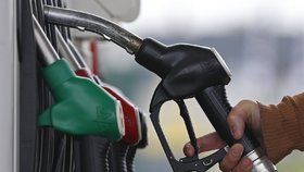Ceny pohonných hmot začaly po zhruba čtyřech měsících poklesu a stagnace stoupat.
