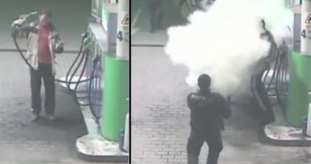 Muž se chtěl na benzínce upálit, policisté mu v tom zabránili