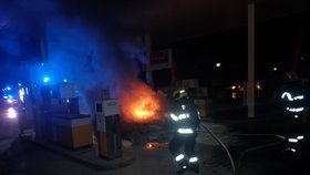 Ve Fryštácké ulici ve Zlíně na čerpací stanici hořelo auto.