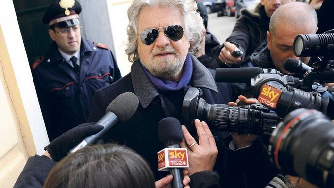 Beppe Grillo se nechal hned po oznámení výsledků slyšet, že se nechystá uzavírat žádné dohody s ostatními stranami