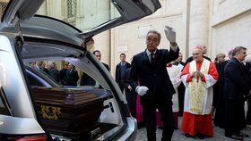 Z baziliky sv. Petra ve Vatikánu byly 19. dubna 2018 vyzdviženy ostatky kardinála Josefa Berana.  Plní se tak poslední přání duchovního a politického vězně, jemuž československý komunistický režim znemožnil návrat do vlasti za jeho života i po smrti. V místě posledního odpočinku papežů bylo tělo uloženo od Beranovy smrti v exilu v roce 1969. S ostatky kardinála Berana se při ceremoniálu rozloučili v papežské koleji Nepomucenum tamní seminaristé a krajané, aktu se zúčastnila česká delegace s ministrem kultury Iljou Šmídem.