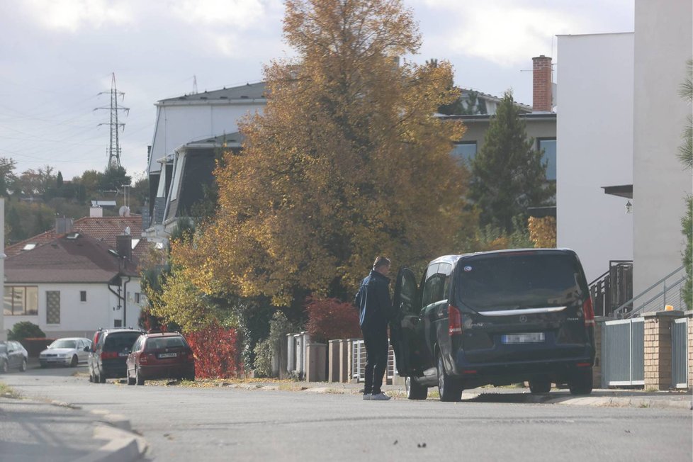 Bývalý kmotr českého fotbalu Roman Berbr čeká na soud ve svém plzeňském domě. Za  zpronevěru a ovlivňování zápasů mu hrozí sedmiletý pobyt za mřížemi.