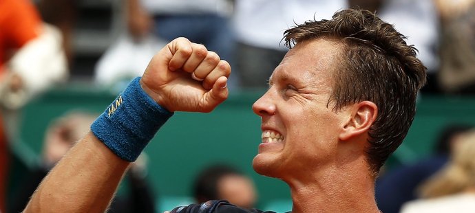 Tomáš Berdych si na antuce v Monte Carlu poradil s Francouzem Gaëlem Monfilsem 6:1 a 6:4