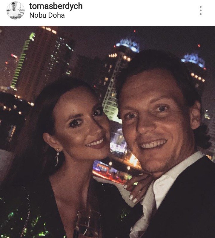 Tomáš Berdych s manželkou Ester v luxusní katarské restauraci