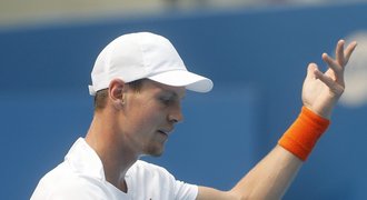 Berdych v Pekingu skrečoval v prvním setu, vypadla i Kvitová