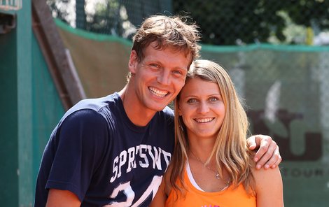 Tomáš Berdych se svojí Luckou. Bude se jí líbit i s holou hlavou?