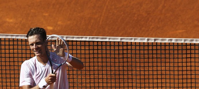 Tomáš Berdych zvládl svůj úvodní duel na antukovém turnaji v Oeirasu, Inda Somdeva Devvarmana smetl 6:3, 6:2 