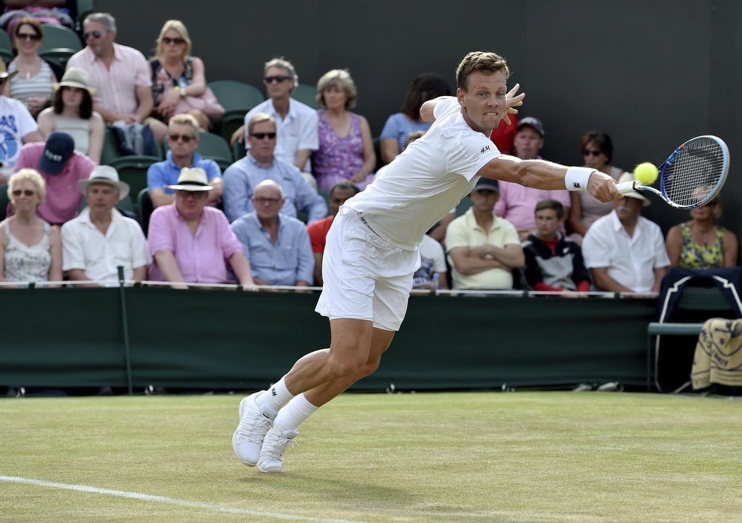 Tomáš Berdych se po celý zápas s Nicolasem Mahutem výborně pohyboval