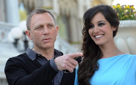 Agent 007 Daniel Craig se svou novou »hračkou«. Ve filmu bude mít jméno Sévérine.