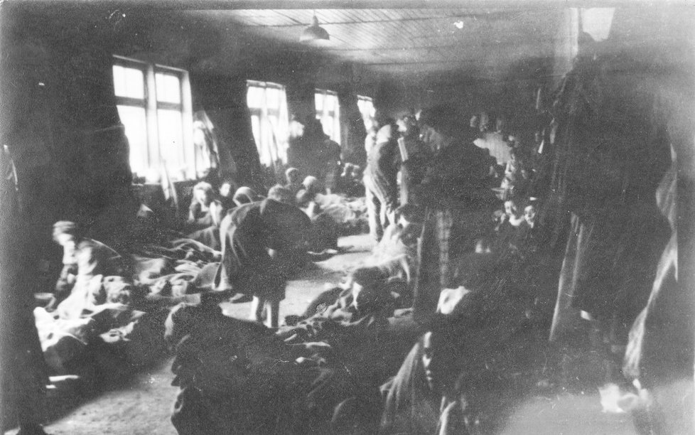 V barácích se tísnili zajatci umírající na tyfus