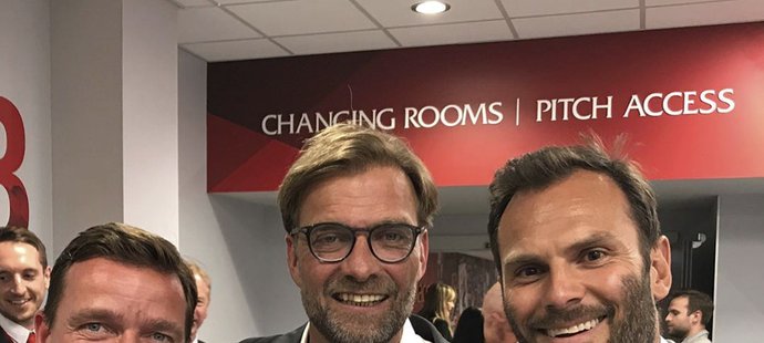 Patrik Berger a Vladimír Šmicer s trenérem Liverpoolu Jürgenem Kloppem