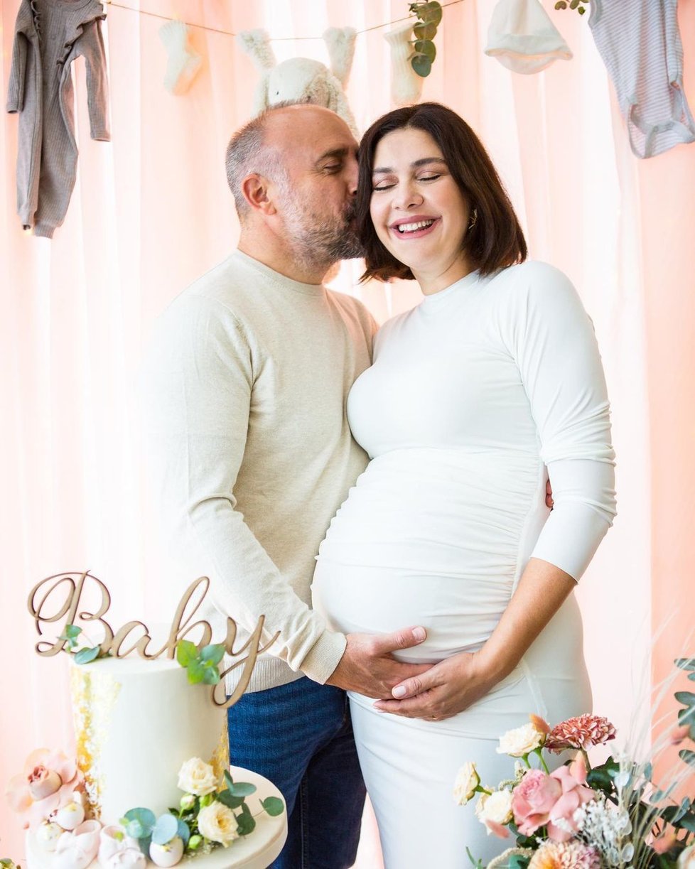 Těhotná Bergüzar Korelová si uspořádala baby shower.