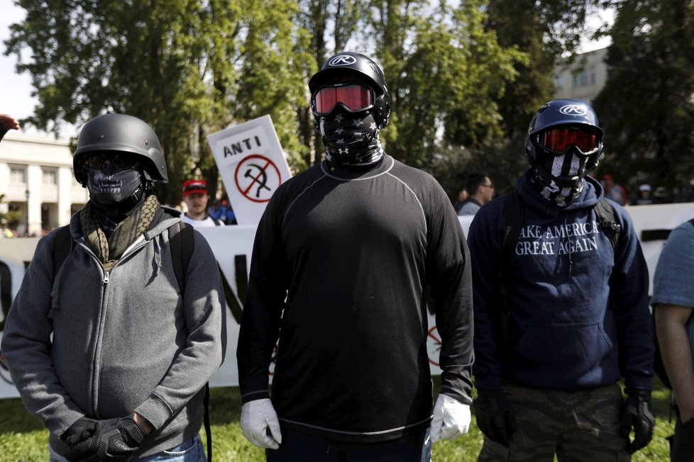 V kalifornském Berkeley se střetli odpůrci a fanoušci prezidenta Donalda Trumpa