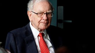 Buffettova Berkshire Hathaway vykázala za první čtvrtletí čistý zisk téměř 12 miliard dolarů