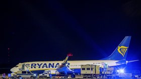 V Berlíně nouzově přistál letoun společnosti Ryanair. Hledali bombu