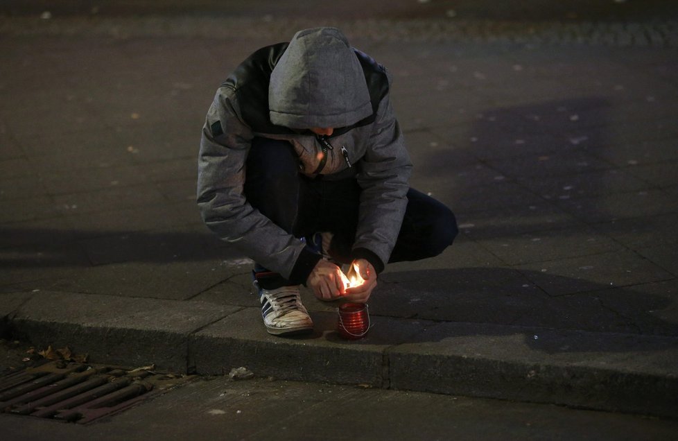 Útočník s kamionem najel do davu v Berlíně. Na vánočních trzích zabil minimálně 12 lidí.