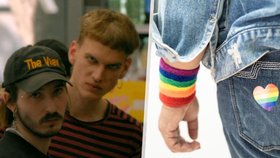 Další nechutný útok na LGBTQ+ komunitu: Slovenskou kapelu napadli kvůli duhové vlajce přímo na pódiu!