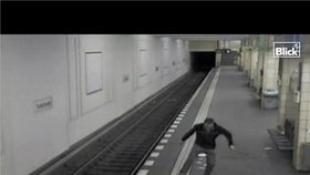 Mladík brutálně napadl muže v berlínském metru