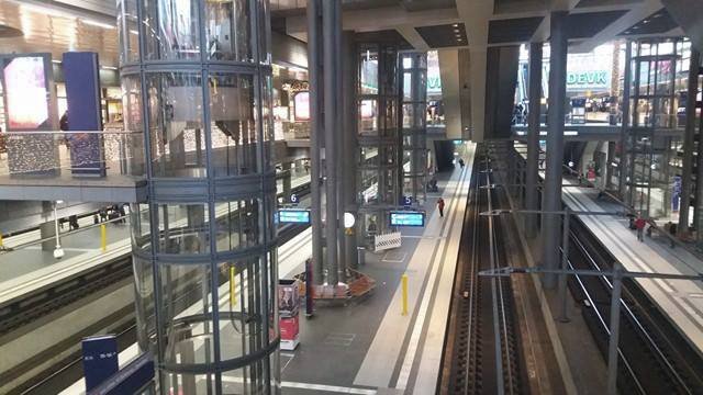 Vlakové hlavní nádraží v Berlíně (20. prosince 2016)