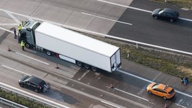 Nehoda na berlínském dálničním okruhu si vyžádala šest mrtvých a dva velmi těžce zraněné.
