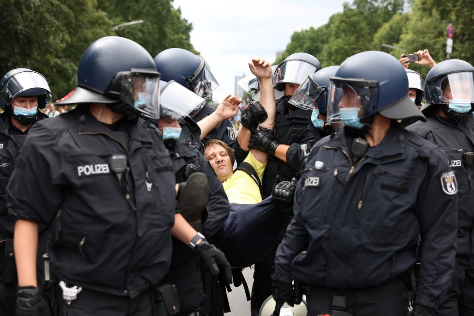 Protest proti covidovým opatřením v Berlíně (1. 8. 2021)