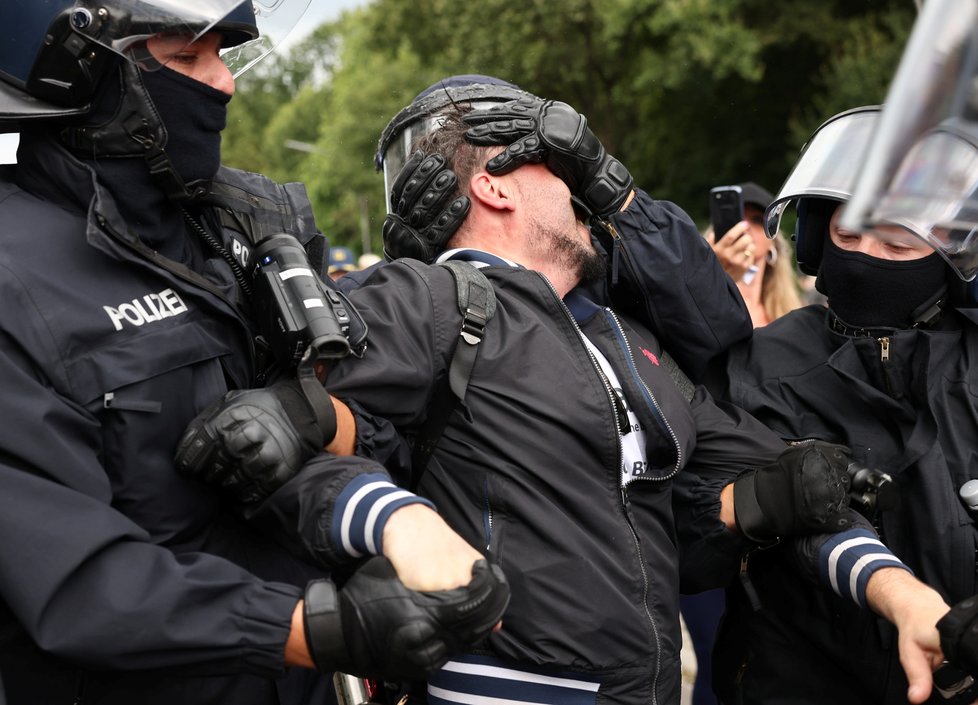 Protest proti covidovým opatřením v Berlíně (1.8.2021)