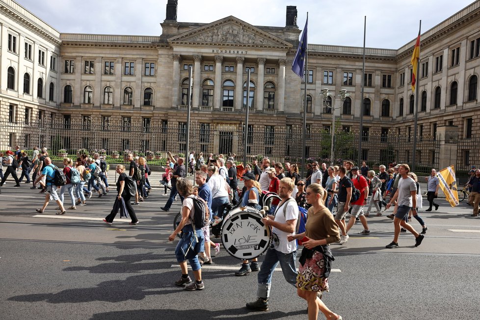 Protest proti covidovým opatřením v Berlíně (1. 8. 2021)