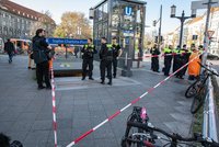 Pobodal muže v metru, oběť zraněním podlehla. Útočníka v Berlíně policie postřelila