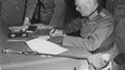 Wilhelm Keitel při podpisu kapitulace 8. května 1945