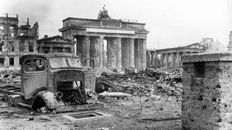 Před 75 lety kapituloval Berlín před sovětskými vojsky, jež „dorazila fašistickou bestii ve vlastním doupěti“
