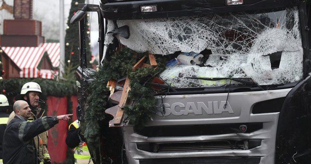 Kamion v Berlíně zabil Češku a 10 dalších lidí. Polák ho chce zpět na práci