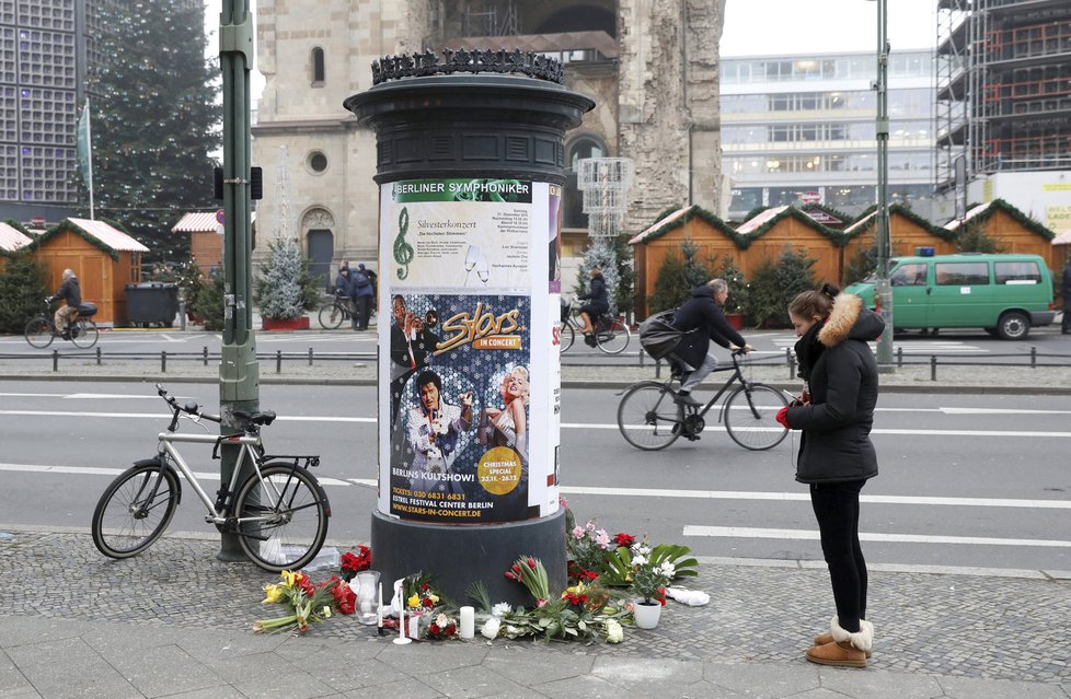 Berlín se probudil do pochmurného dne po večerním teroristickém útoku z předchozího dne.