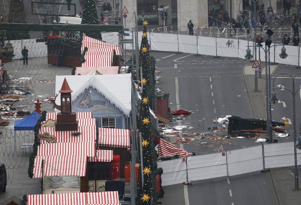 Následky teroristického útoku v Berlíně, při kterém Tunisan Amis Amiri zabil pomocí kamionu 12 lidí, včetně jedné Češky.