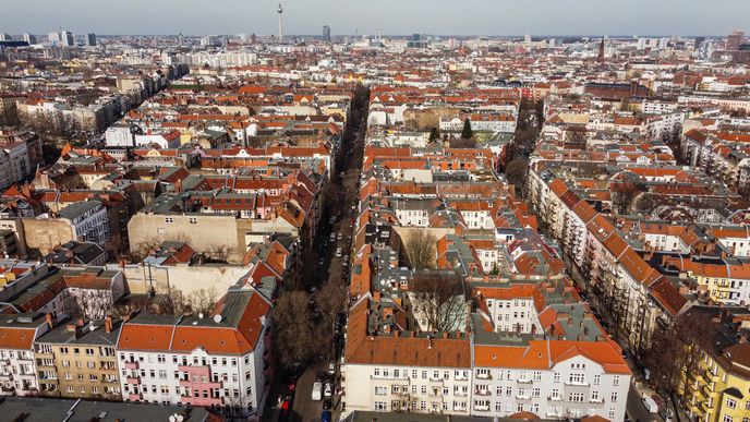 Berlín před zemskými volbami znovu řeší vyvlastnění velkých pronajímatelů, které by se mohlo týkat až 220 tisíc bytů. Berlín před zemskými volbami znovu řeší vyvlastnění velkých pronajímatelů, které by se mohlo týkat až 220 tisíc bytů.