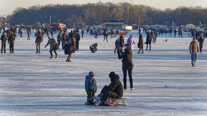 Přestože Evropu zasáhla nezvyklá zima, panika na trhu s plynem se nekoná. Přestože Evropu zasáhla nezvyklá zima, panika na trhu s plynem se nekoná.