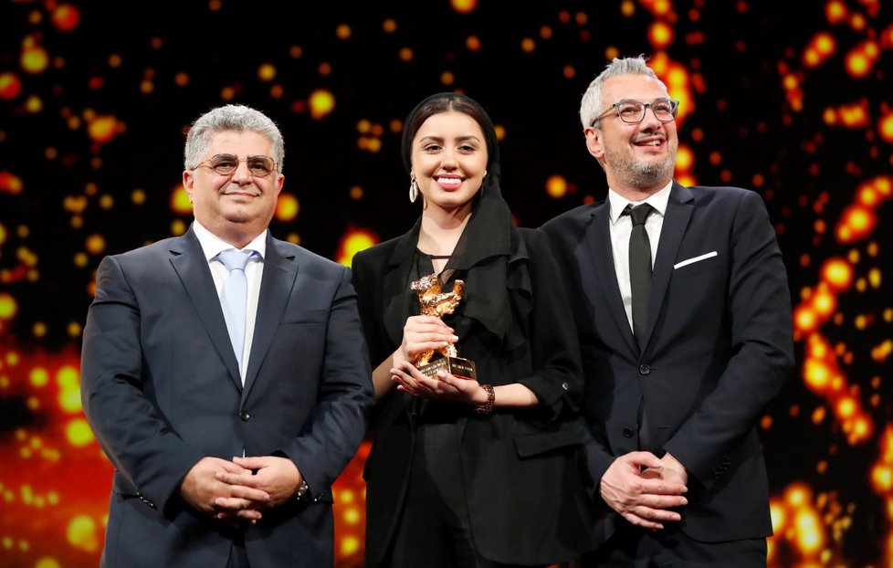 Berlinale 2020: Předávání cen. Hlavní výhru vyzvedávala herečka Baran Rasoulof