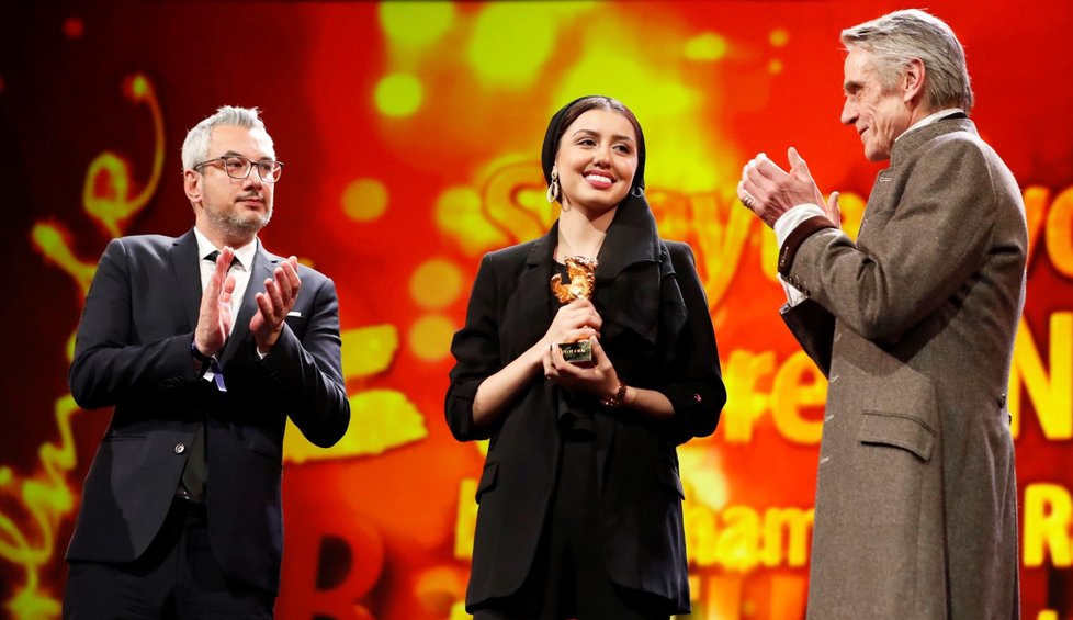 Berlinale 2020: Herečka Baran Rasoulof s oceněním Zlatý medvěd