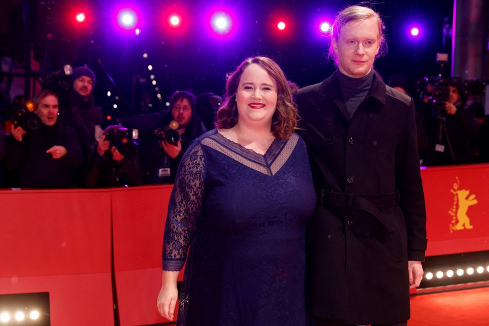 73. ročník Berlinale: Spolupředsedkyně německé strany Zelených Ricarda Langová a její partner Florian Wilsch