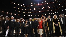 Zlatého medvěda na 67. ročníku festivalu Berlinale získal maďarský snímek O těle a duši režisérky Ildikó Enyediové.