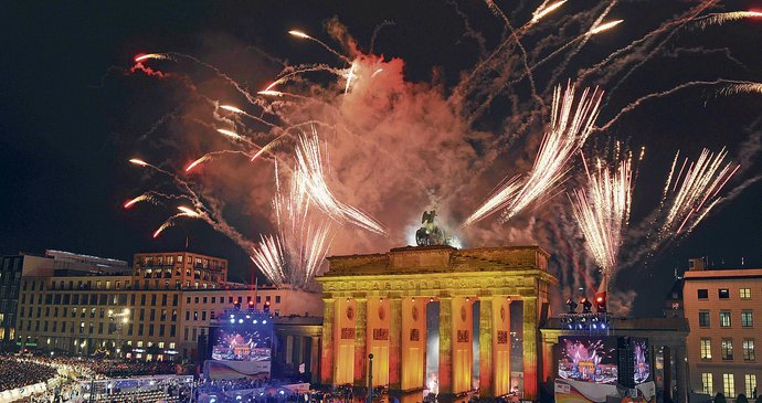 Ceremoniál završil velký ohňostroj nad Braniborskou bránou