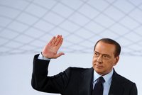 Berlusconi po soudu: Nekončím, cítím povinnost zůstat ve hře